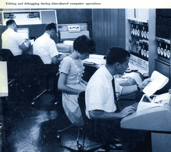 이미지 출처: https://clickamericana.com/topics/science-technology/60s-computer-programmers-high-demand-code-languages-cobol-fortran#google_vignette
